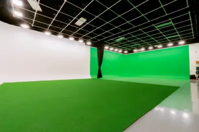 004 Studio.