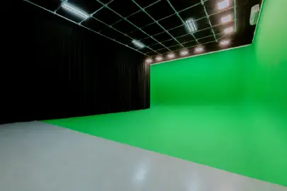 007 Studio.